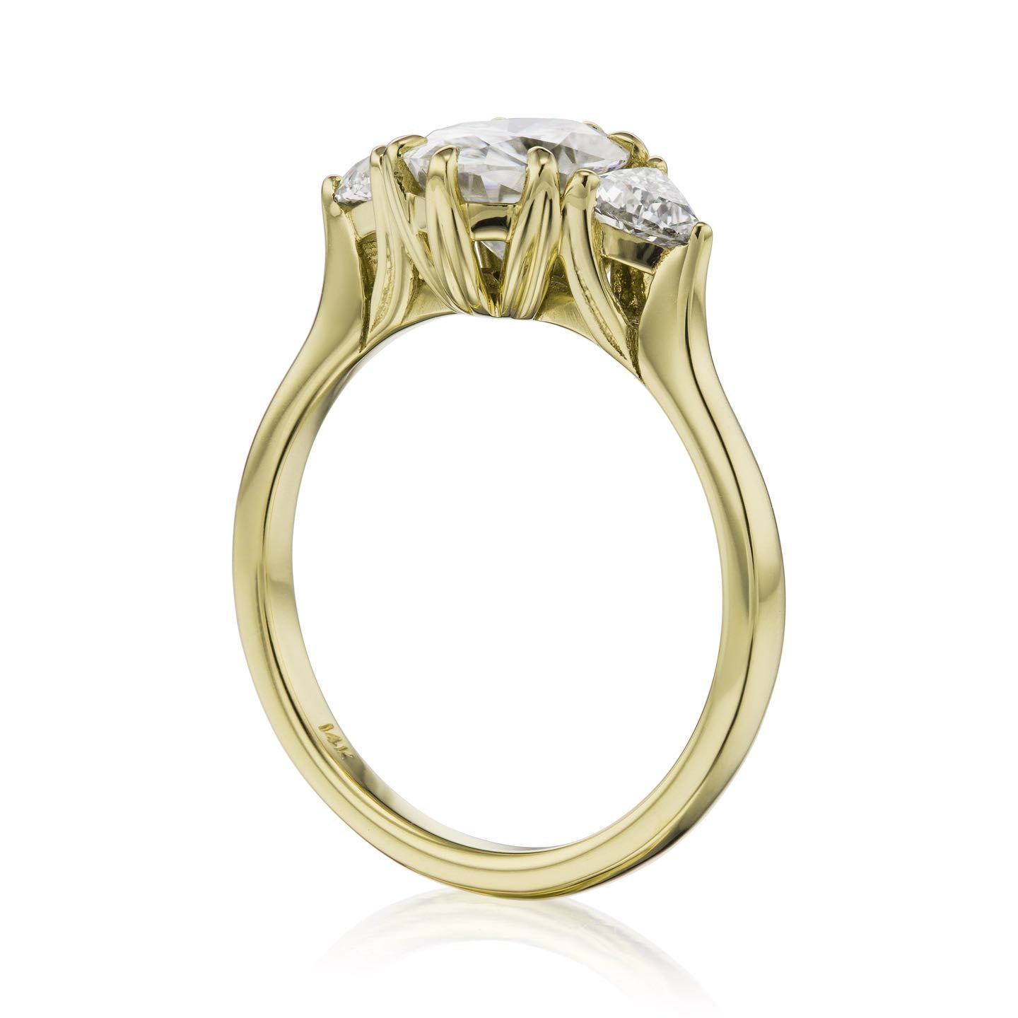・JUNO・Oval Moissanite Center, Trillion Diamonds (1.92ctw)