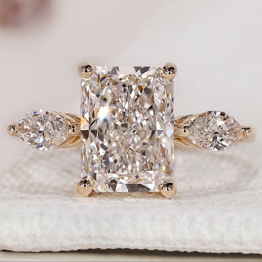 Radiant Diamond Ring - Yellow Gold