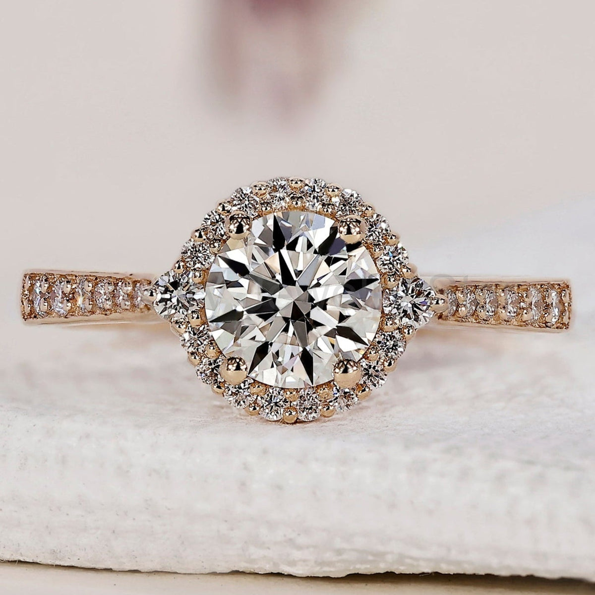 Round Cut Halo Diamond Engagement Ring