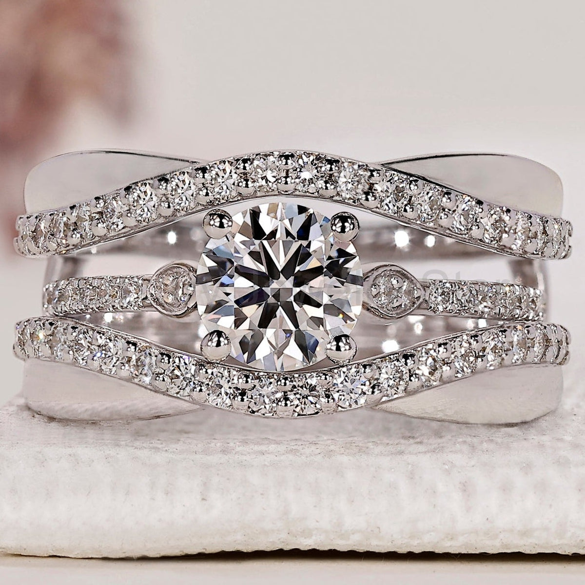 Round Cut Bridal Set in White Gold UKBS0037