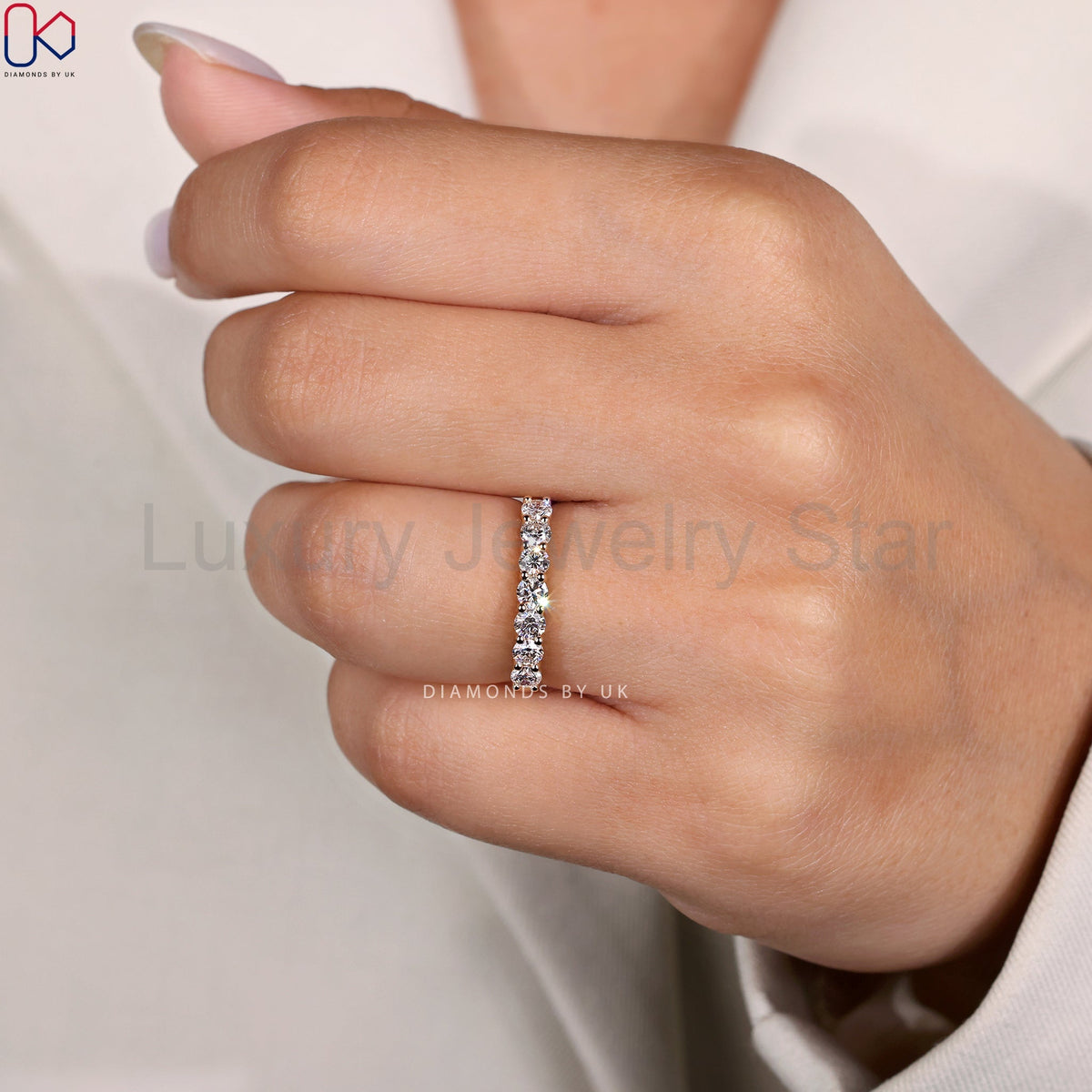 Round Cut Diamond 7 Stone Wedding Band in Yellow Gold - image 2