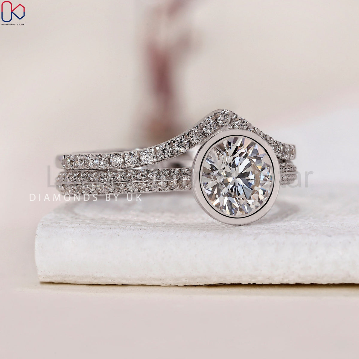 Round Cut Diamond Ring And Chevron Wedding Band - image 3
