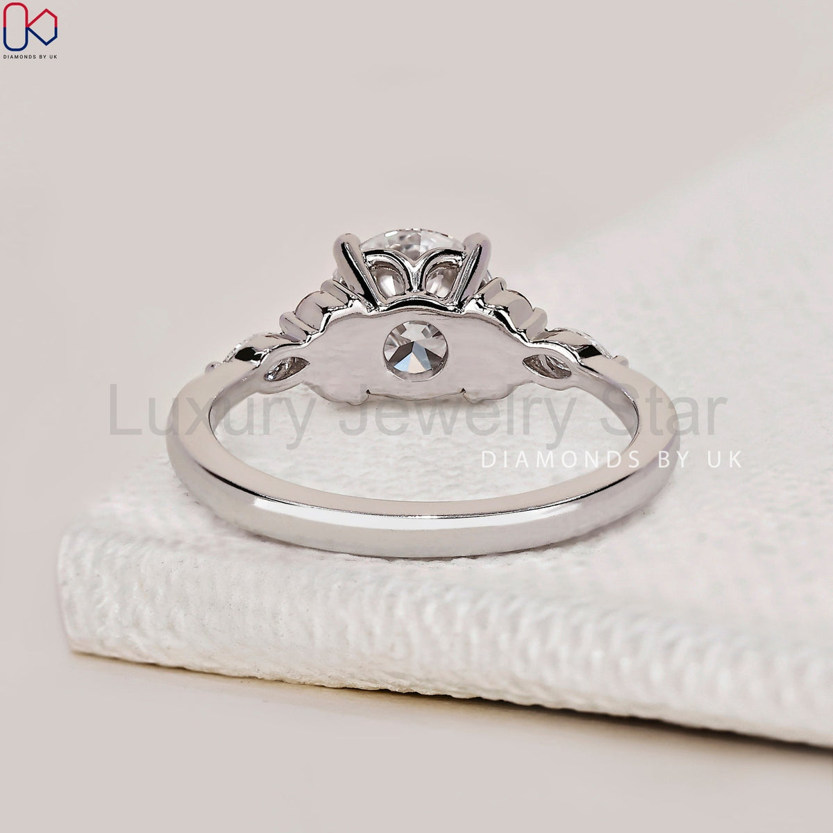 Round Cut Diamond Ring In Muse Setting - image 4