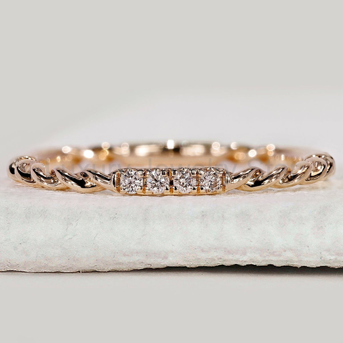 Round Cut Diamond Twisted Rope Wedding Band