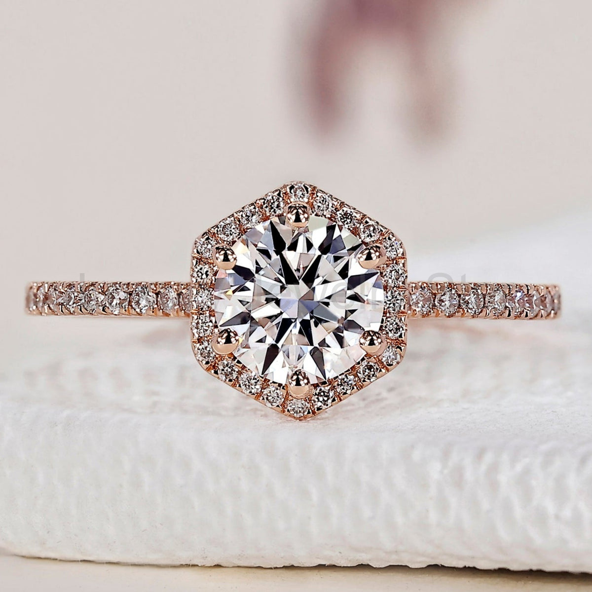 Round Cut Halo Diamond Engagement Ring