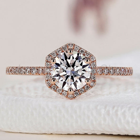 Round Cut Halo Diamond Engagement Ring