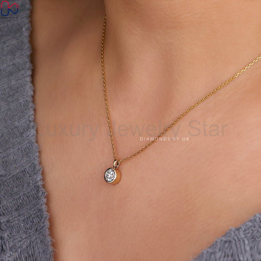 Round Diamond Solitaire Pendant In Yellow Gold