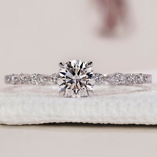 White Gold Engagement Ring - Round Diamond