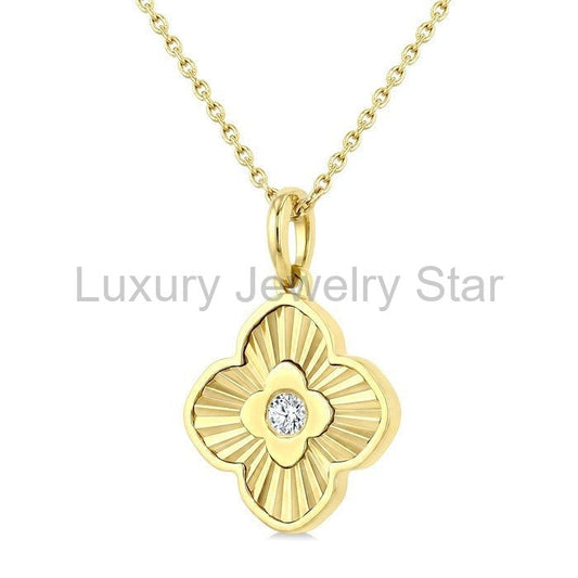 Clover Fluted Diamond Fashion Pendant