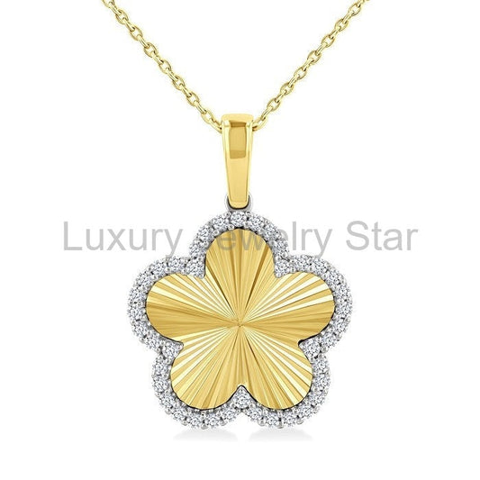 Clover Fluted Diamond Fashion Pendant