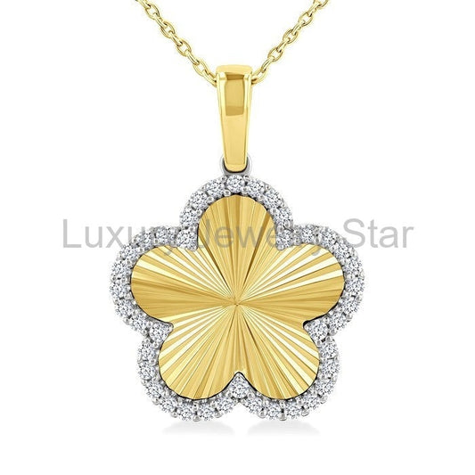 Clover Fluted Diamond Fashion Pendant
