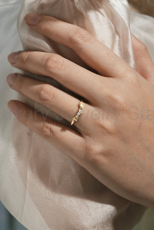 Leaf Pattern Wedding Band
