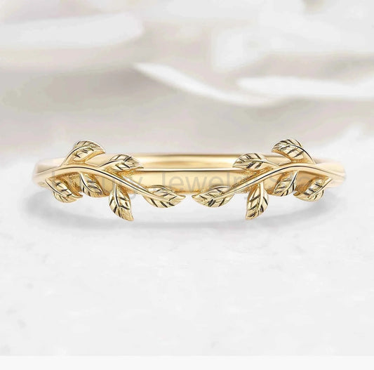 Nature-Inspired Leaf Straight Wedding Band