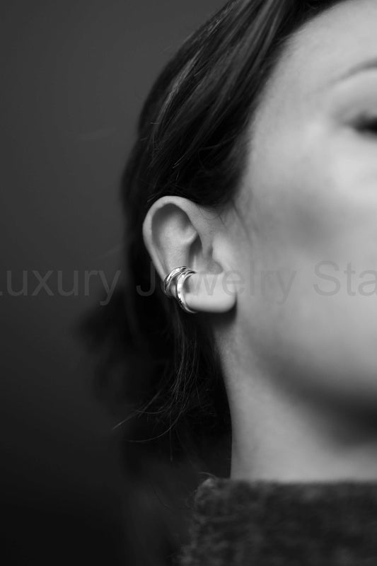 SMALL HUG EAR CUFF - image 2