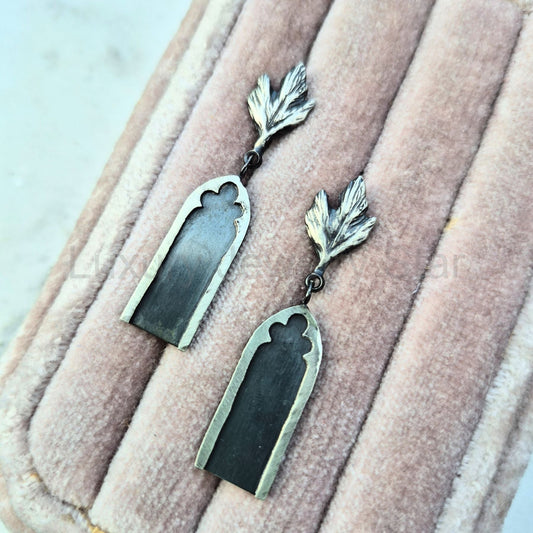 Gothic Archway Leaf Posts