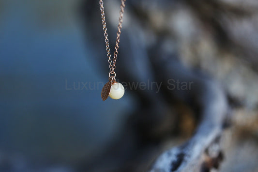 Pearl leaf necklace - image 2