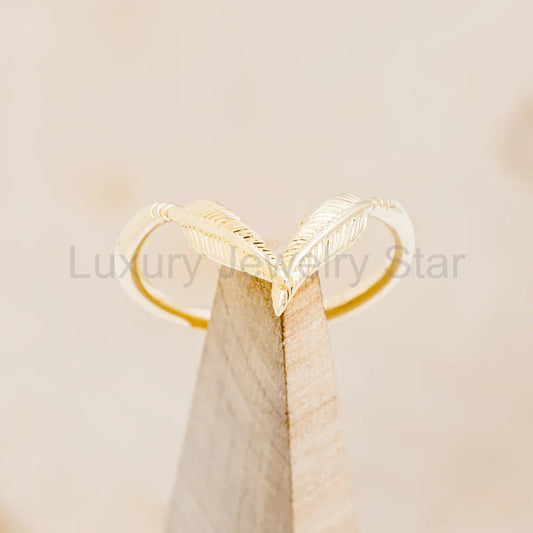 "Fala" - Feather Accented Tracer Wedding Band - 14K Yellow Gold - Size 7