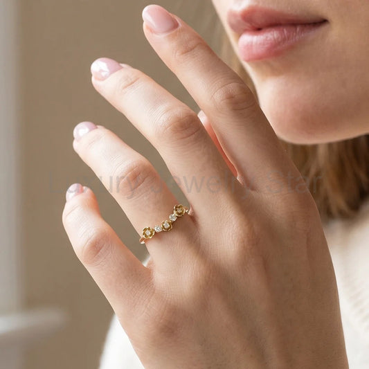 Flora’s Arc | Curved Diamond Flower Wedding Band