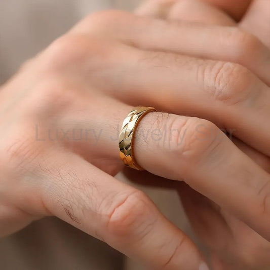 Twill Edge | Polished Men’s Wedding Band