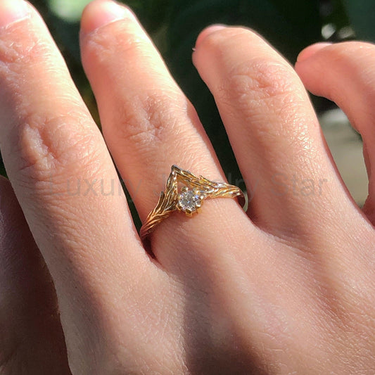 Angel’s Wing | V-Shaped Leaf Diamond Solitaire Wedding Band