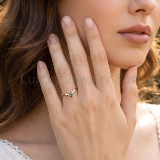 Marina‘s Tide | Teal Sapphire & Moissanite Wedding Band
