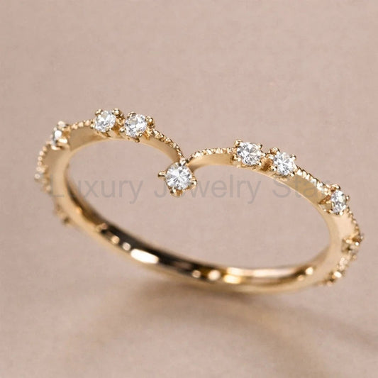 Eleonora’s Radiance | Round Diamond Chevron Wedding Band