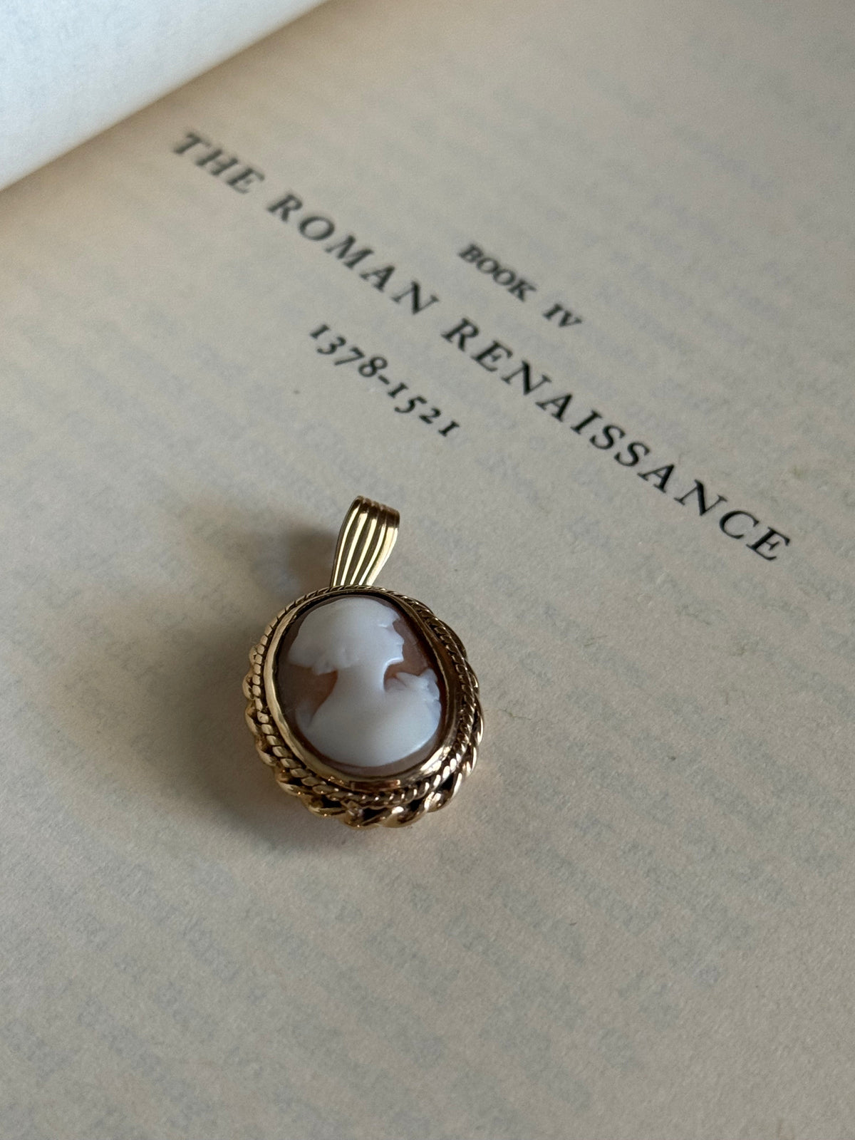 Vintage 14k Yellow Gold Cameo Pendant