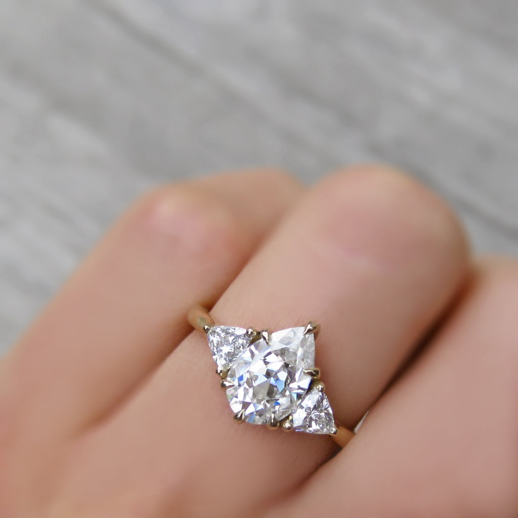 ・BRYNN・Pear Moissanite Center, Trillion Diamonds (1.92ctw)