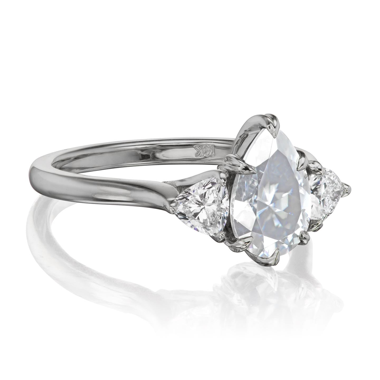 ・BRYNN・Pear Lab-Grown Diamond Center, Trillion Diamonds (1.58ctw)