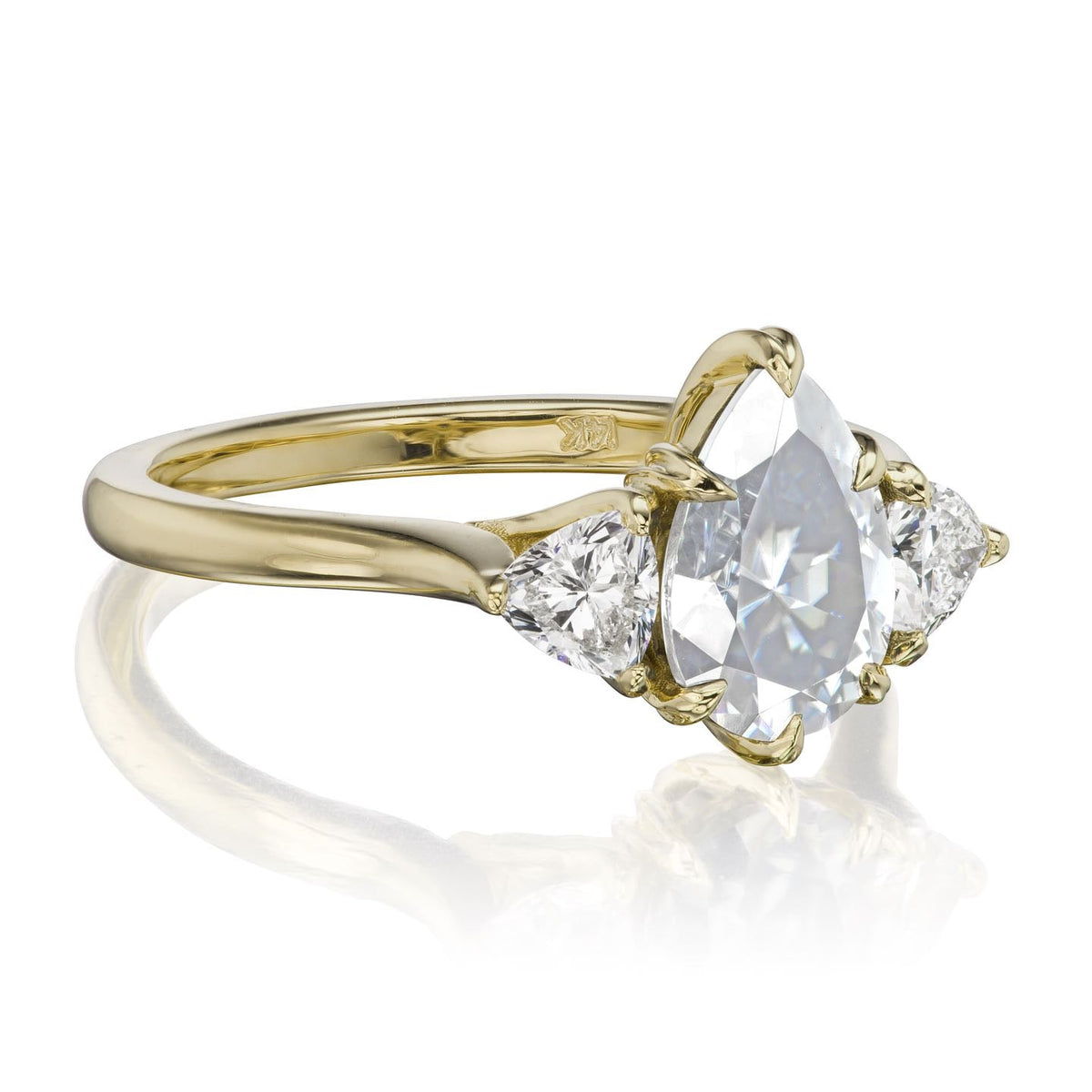 ・BRYNN・Pear Lab-Grown Diamond Center, Trillion Diamonds (1.58ctw)
