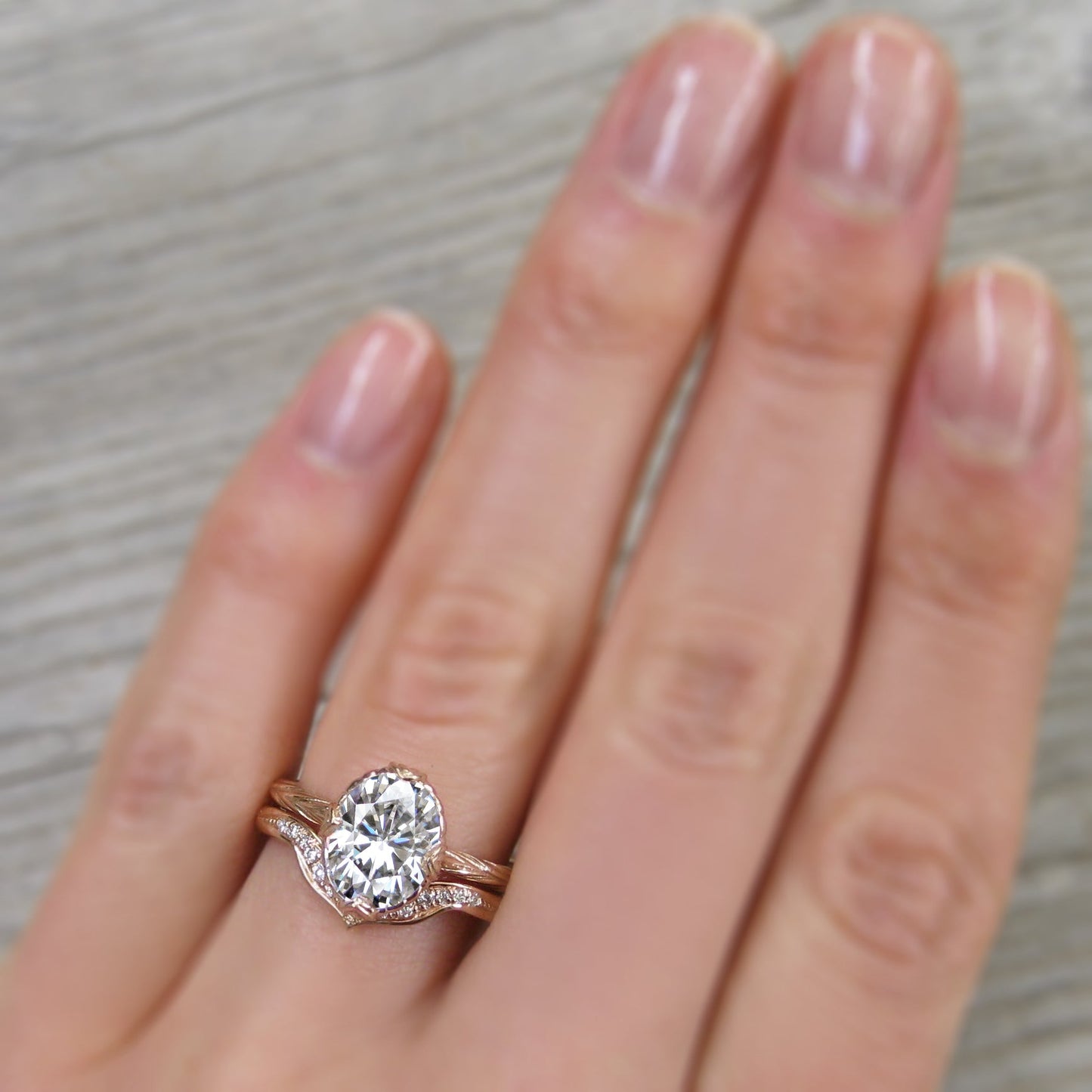 ・OLIVIA・Oval Moissanite, Willow Leaf Band (2.1ct)