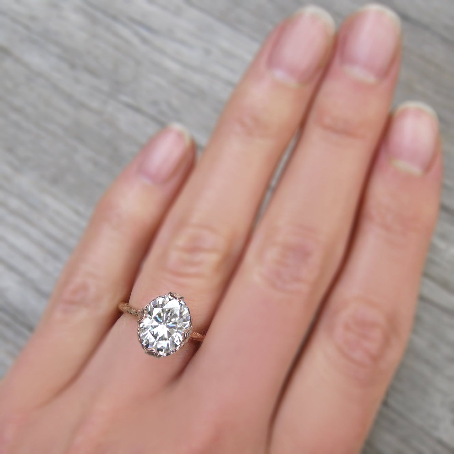 ・OLIVIA・Oval Moissanite, Willow Leaf Band (2.1ct)