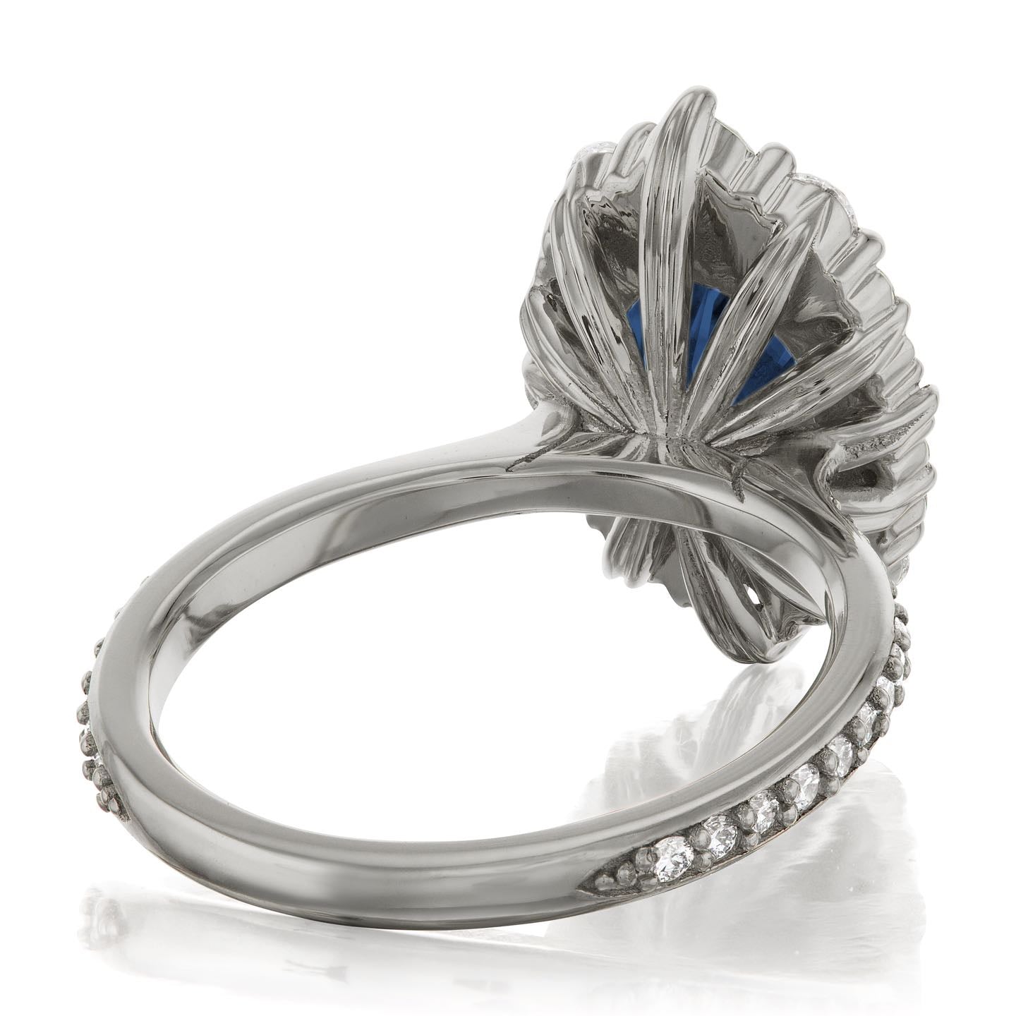 ・SOFIA・Oval Blue Sapphire Center, Diamond Halo (3.25ctw+)