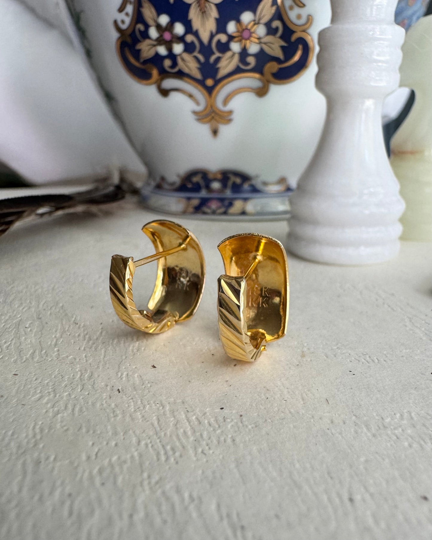 Estate 18k Diamond-Cut Huggie Hoop Earring