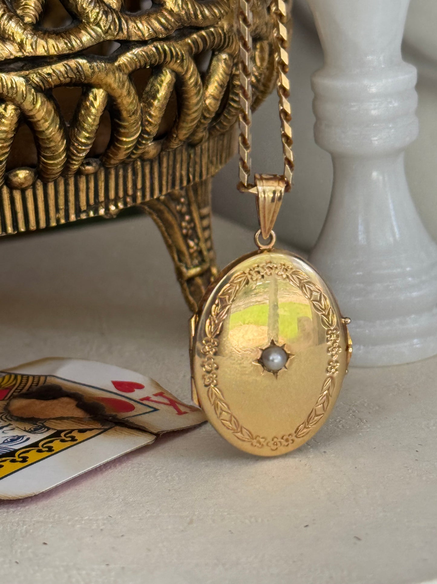 Vintage 18k Yellow Gold & Pearl Set Locket