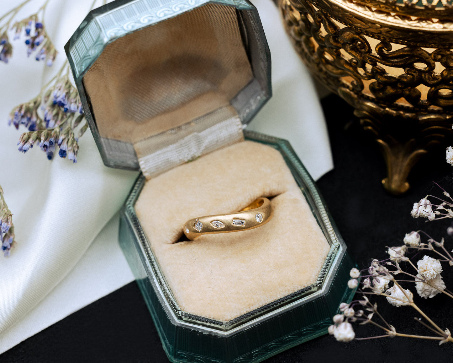 Multi Diamond Vintage Women's Ring In Brushed 18K Yellow Gold