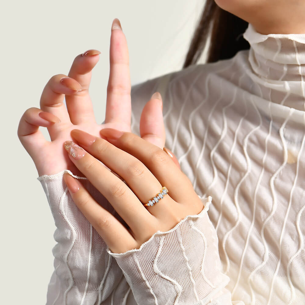 Alternating Baguette And Round Moissanite Wedding Band Ring