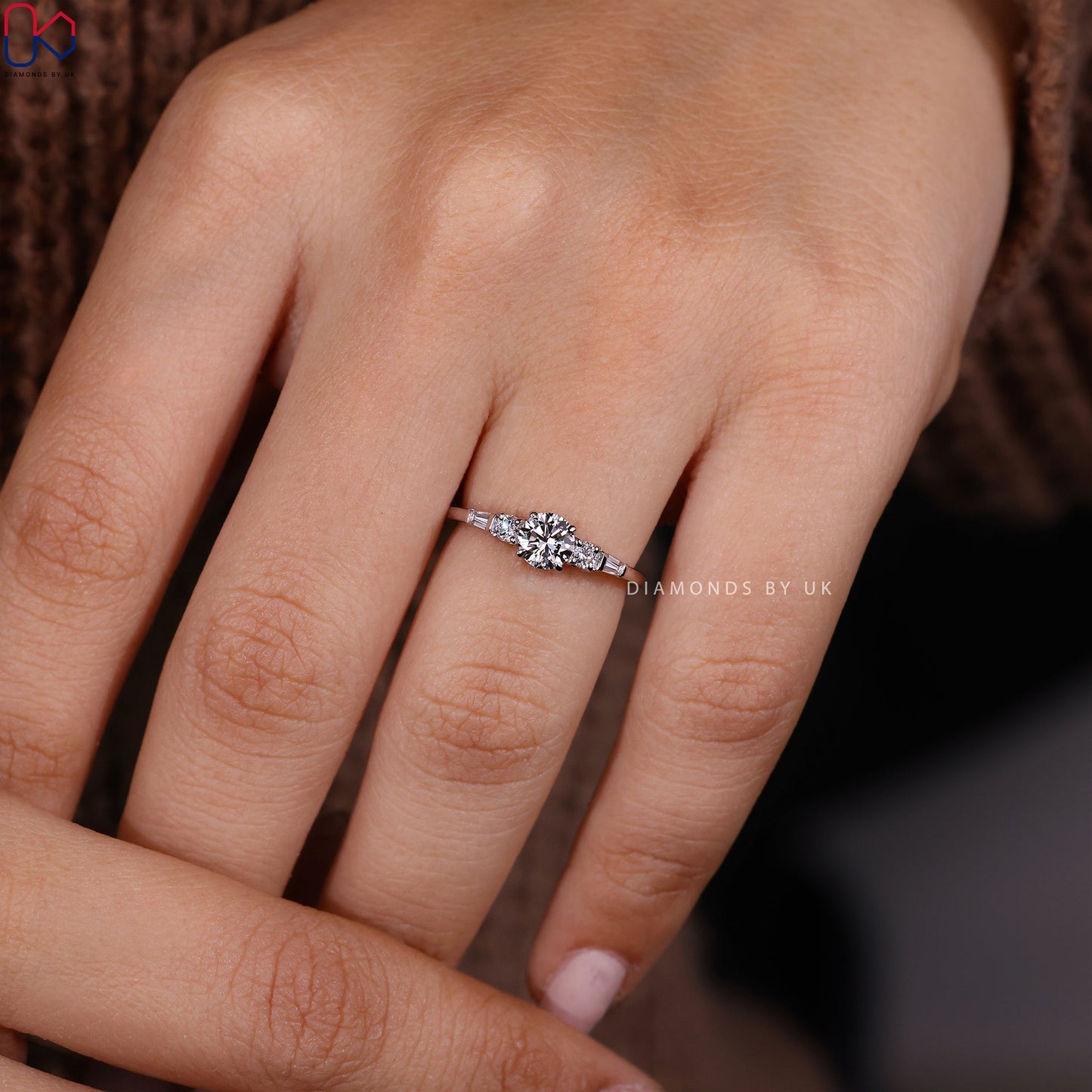 Round Cut 5 Stone Diamond Ring In White Gold
