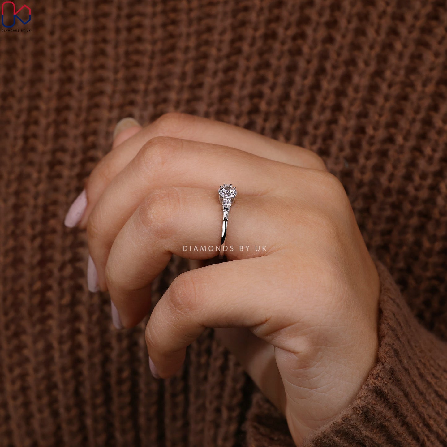 Round Cut 5 Stone Diamond Ring In White Gold