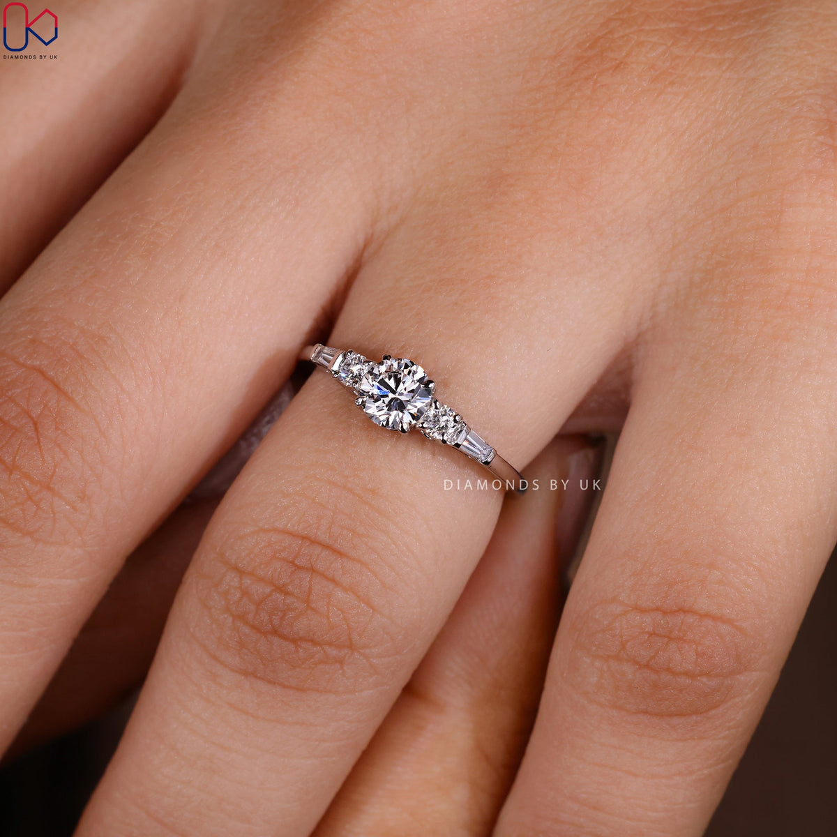 Round Cut 5 Stone Diamond Ring In White Gold