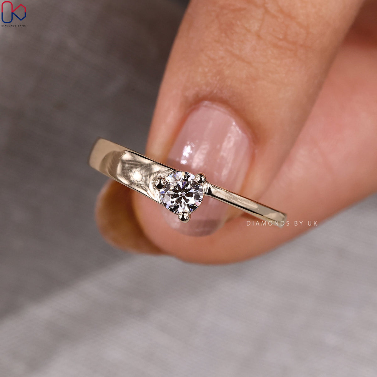 Round Cut Solitaire Engagement Ring