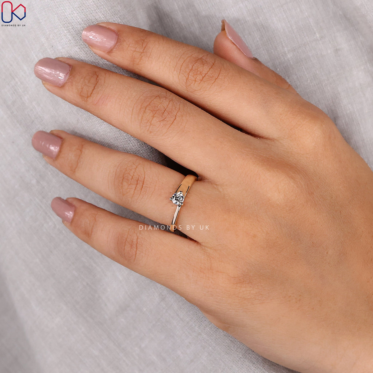 Round Cut Solitaire Engagement Ring