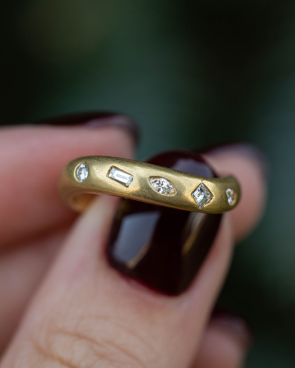 Multi Diamond Vintage Women's Ring In Brushed 18K Yellow Gold