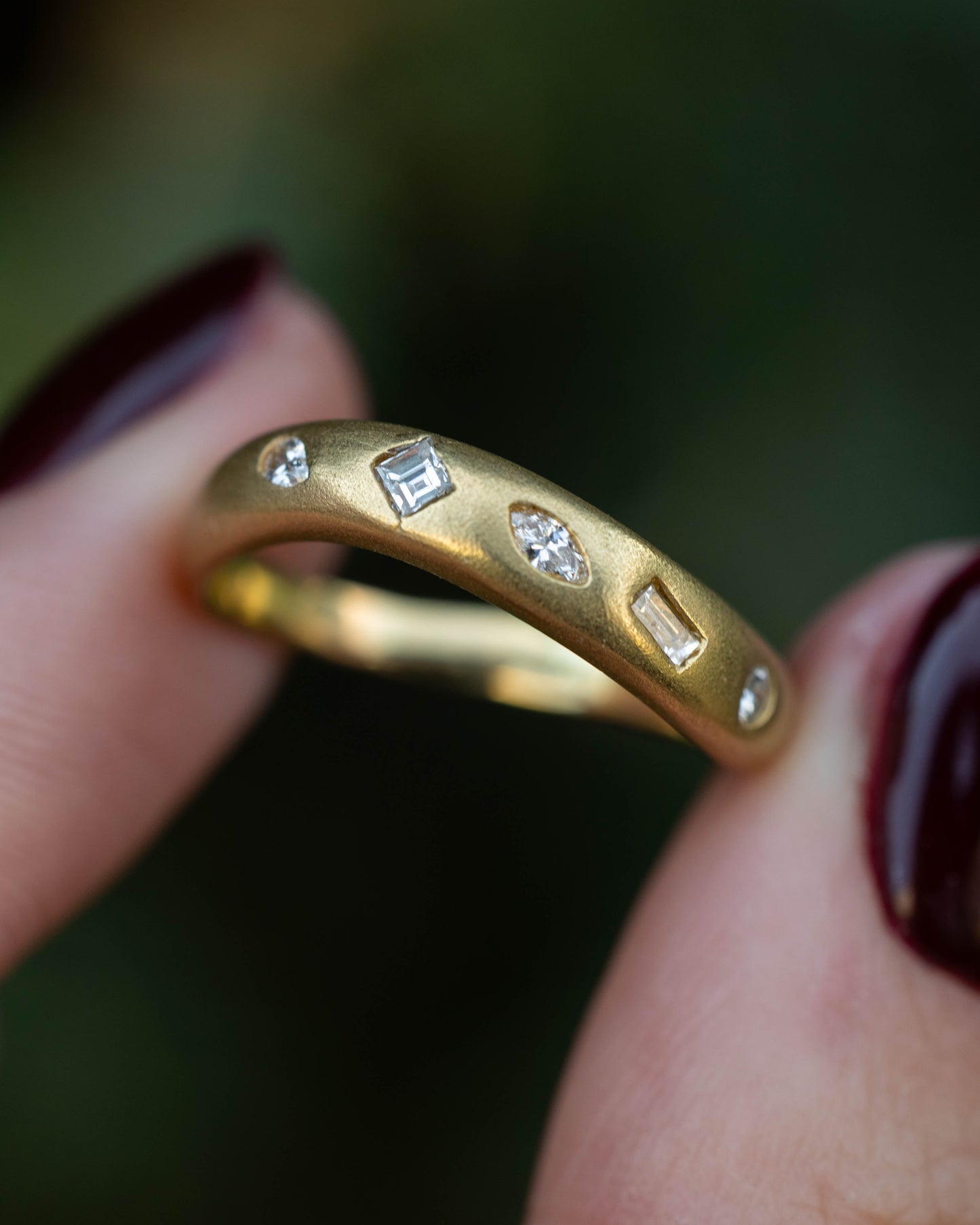 Multi Diamond Vintage Women's Ring In Brushed 18K Yellow Gold
