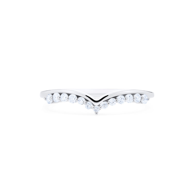 [Victoria] Classic Crown Solitaire Ring in Lab Emerald