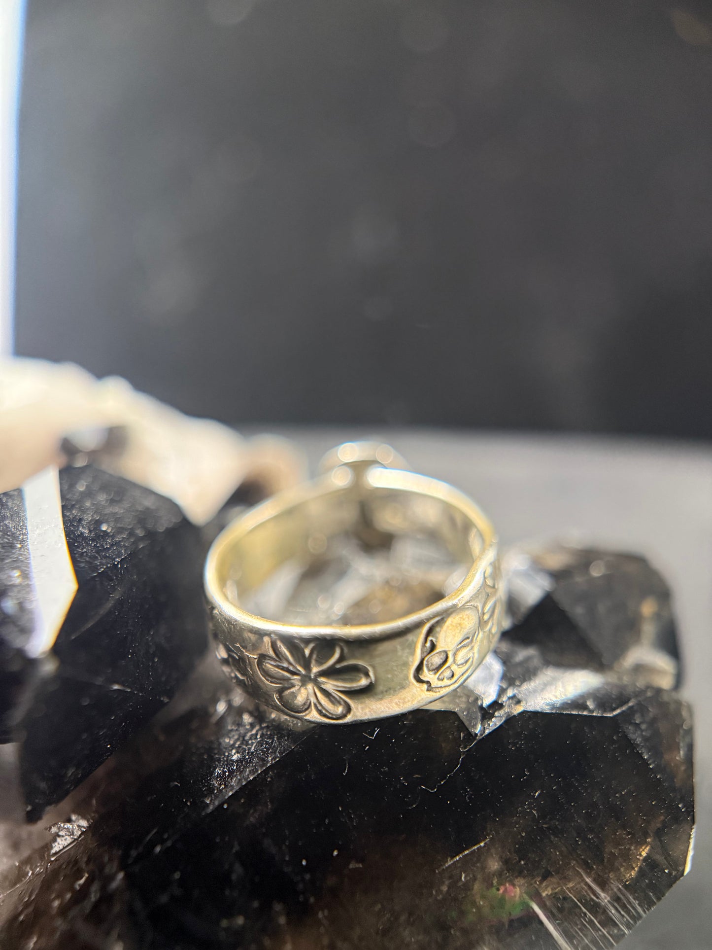 Antivist Ring