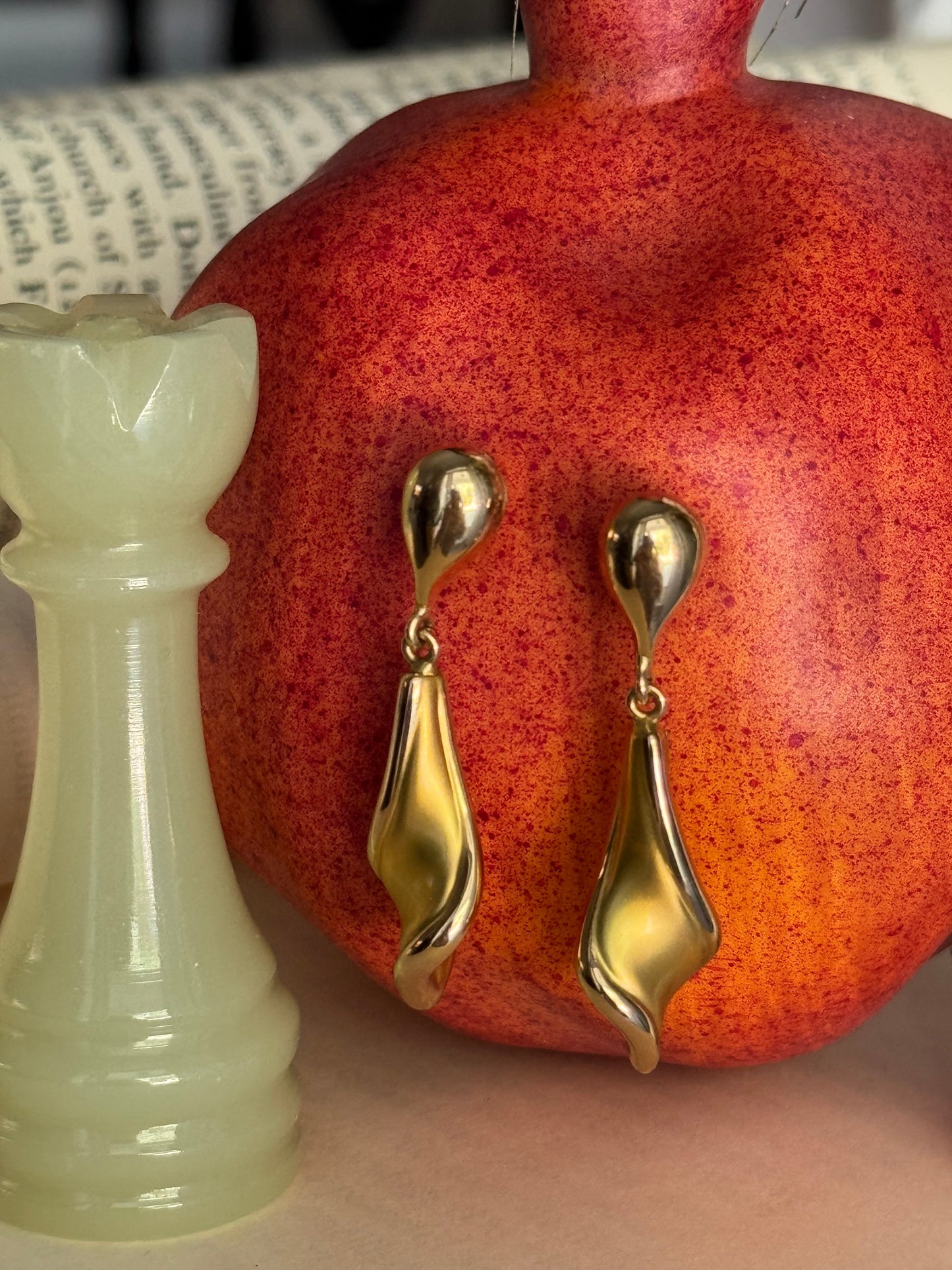 Vintage 18k Parisian Designer Swirl Earrings