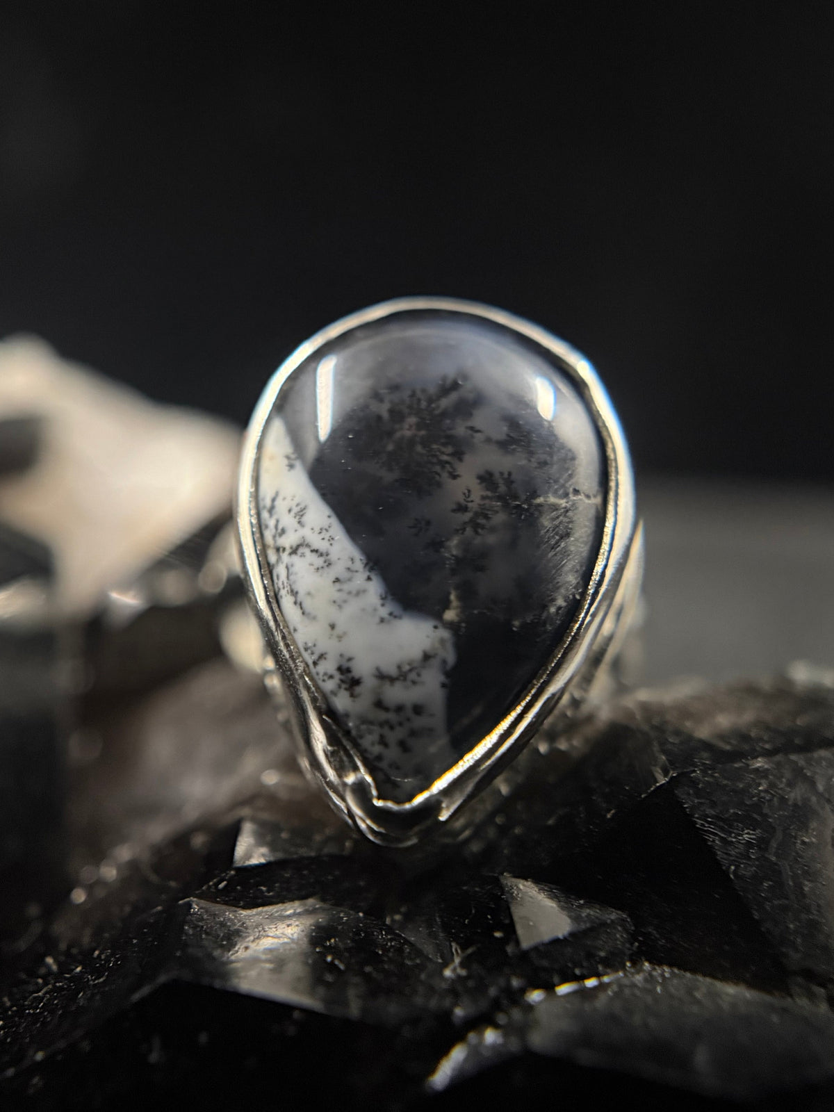 Simon Says Dendritic Merlinite Ring