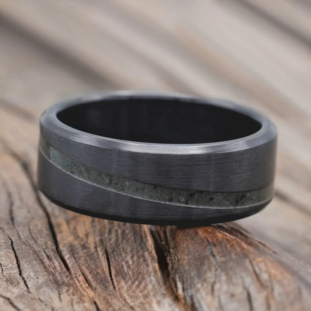 "Ronan" - Wedding Band With An Angled Moss Agate Inlay And A Brushed Finish - Black Zirconium (8mm) - Size 9 1/2