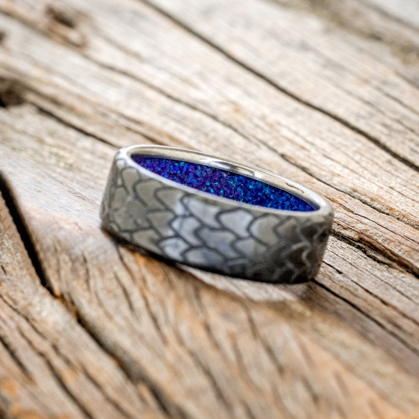 "Echo" - Dragon Scale Engraved Wedding Band With Sleepy Lavendar Opal Lining - Black Zirconium (8mm) - Size 9